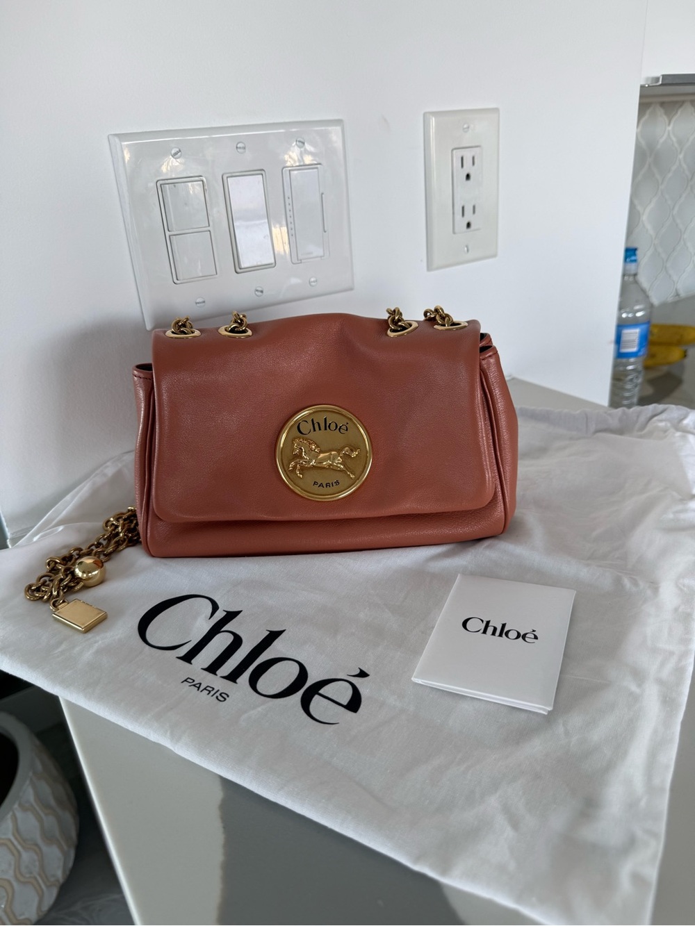 Chloé Heritage Shoulder Bag in Coral Orange Grained Leather - Picture 9 of 15